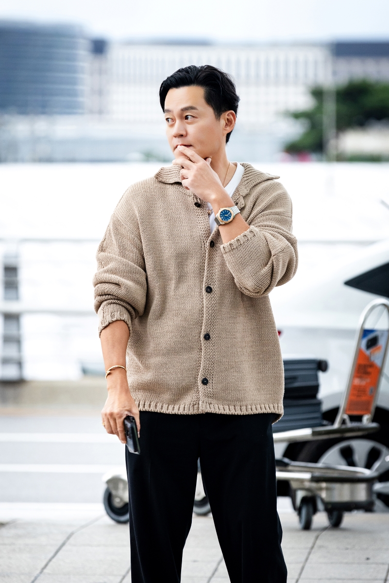 [공항패션] 배우 이서진, 불가리로 말아주는 올드머니 스타일링 689-Image